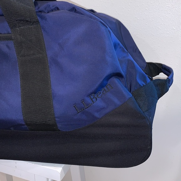 NWOT L.L.BEAN TRAVEL DUFFLE ROLLING BAG TWO WHEELS NAVY /BLACK - Picture 2 of 12